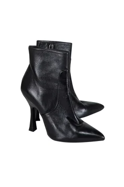 Stuart Weitzman - Black Leather Pointed Toe Short Boots Sz 6