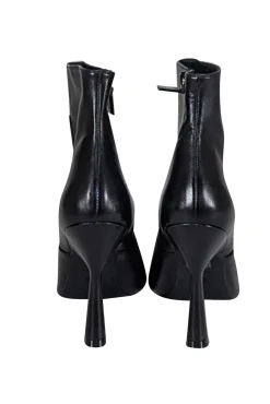 Stuart Weitzman - Black Leather Pointed Toe Short Boots Sz 6