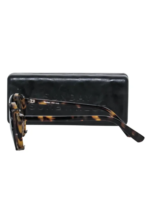 Sunday Somewhere - Brown Tortoise Shell Round Sunglasses w/ Brow Bar